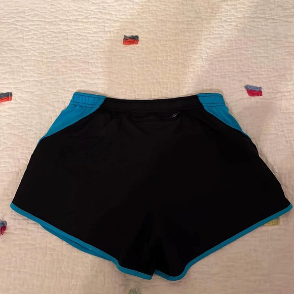 North face women’s black Shorts small - Picture 4 of 6